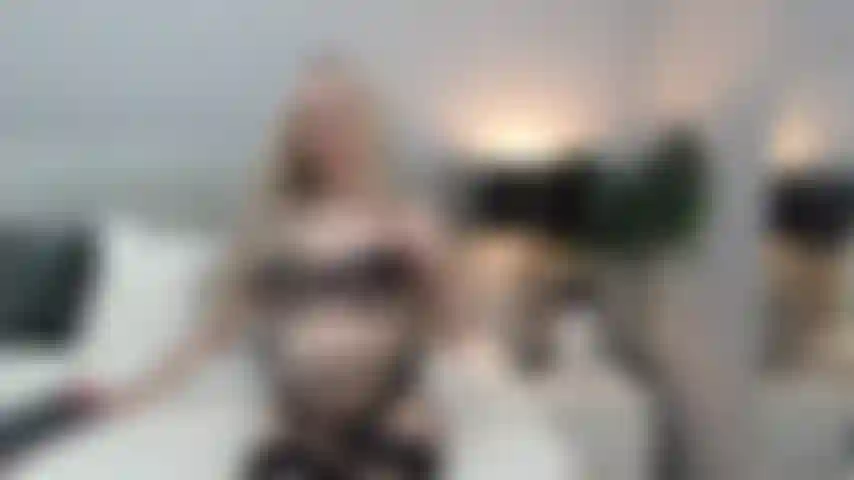 J'espionne mon émission pvt en italien et en jouant avec un gode.