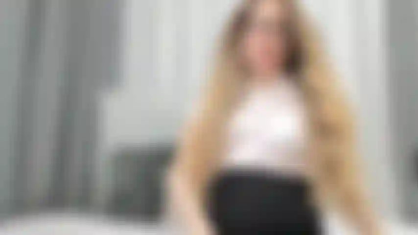 Roleplay - une enseignante enceinte donne une branlette à son élève préféré.