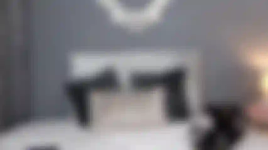 Fuckmachine et faciale.