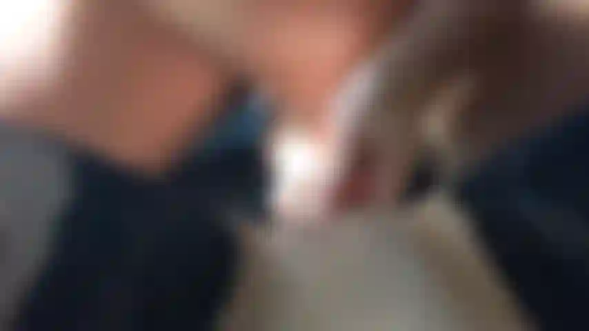 Une bite dure au fond de ma chatte serrée.