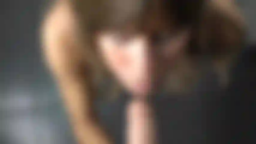 Je fais une délicieuse pipe.