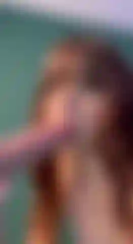 Je suce un gode à peine bébé.