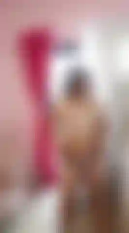 Que pensez-vous de mes petits seins et de mon gros cul ?