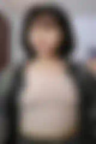 Spy cam hoquet ii - brossage des cheveux et maquillage.