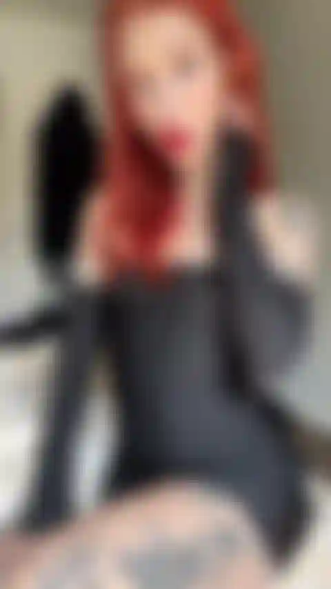 Cei joi pour mon sperme en train de manger des petits sous-marins.