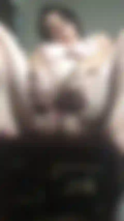 Une vidéo incontournable pour les amateurs de chattes poilues !