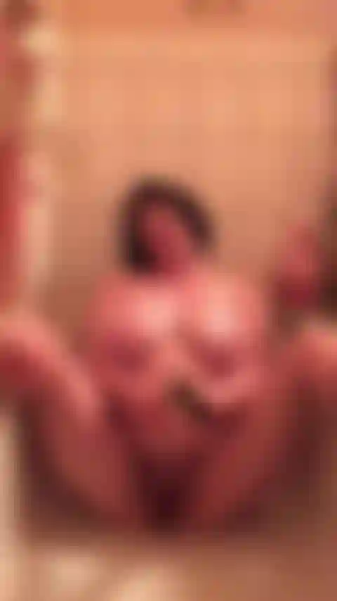 Coquine dans la baignoire !