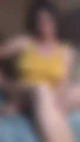 Ma belle-mère surprend son beau-fils en train de se caresser sur ses photos/vidéos.