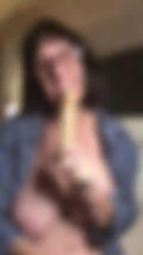 Papa ! J'ai tellement envie de te sucer la bite ! Jouis plus près pour que je puisse te faire une belle pipe !