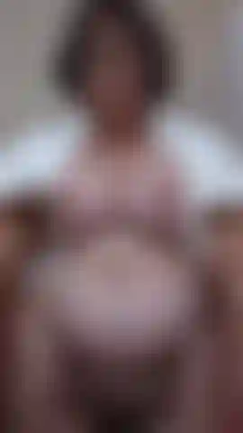 Éjacule rapidement avec un gode.