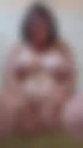 Gros orgasme bruyant en baisant mon oreiller sur le sol de la salle de bain #bbw, #mature, #poilue, #gros seins.