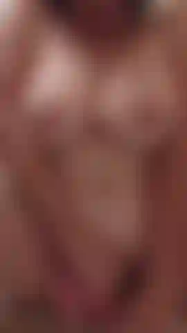 Un jeu de chatte rapide et sournois dans ma salle de bain !