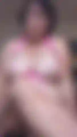 Le beau-fils vient rendre visite à sa belle-mère sexy et les choses deviennent vite coquines #mature, #poilue, #bbw, #gros seins, #bikini.