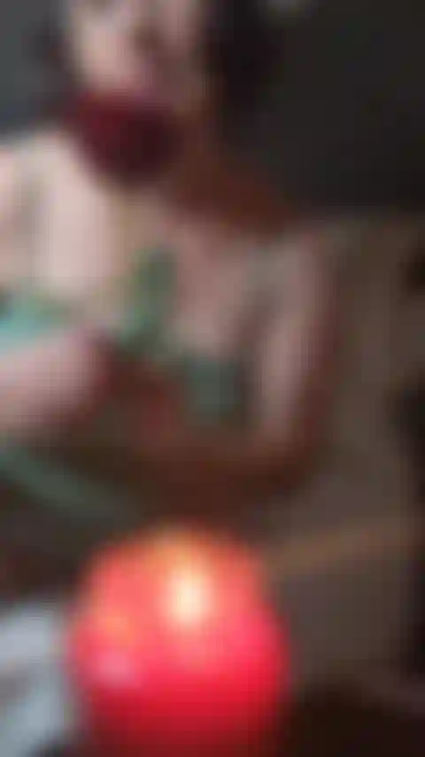 La romance est le chemin vers ma chatte !