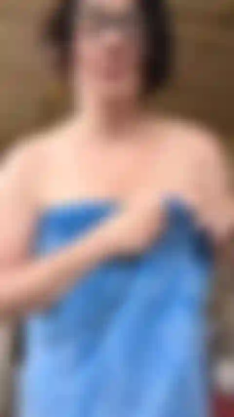 Taquine nue dans ma terrasse !