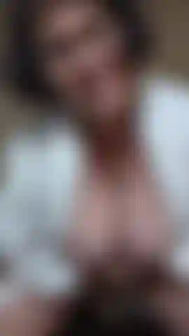 Chevauche-les, cow-boy ! ( Chevauche un gode sur un tabouret).