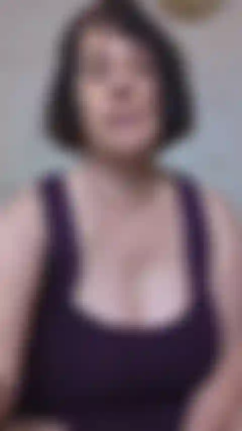 Je me déshabille en robe moulante !