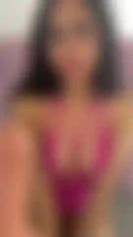 Joi avec un gode réaliste.