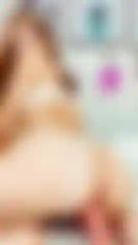 Laisse-moi te monter, je te fais tellement jouir.