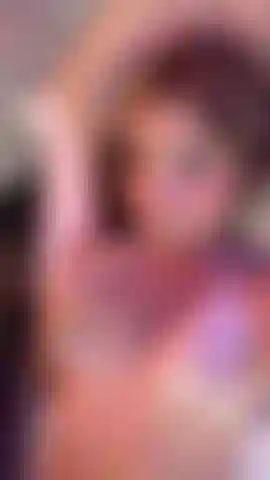 Laisse-moi t'exciter un peu, j'espère que tu me veux.