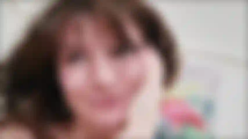 Torture mon doux clitoris avec un mini-vibromasseur ! Version courte version vidéo.