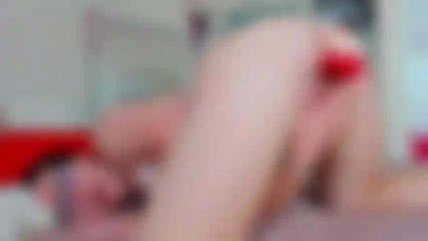 Courte vidéo custom-vid : j'adore te montrer comment tu peux me lécher, me faire mouiller et à la fin me baiser le cul me fera jouir !