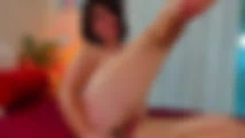 Le meilleur cul d'équitation et la fessée rouge que vous verrez de moi ! J'ai adoré à quel point ma chatte était mouillée et glissante ! J'ai vraiment transpiré ! ( En raison des droits d'auteur, mon son a été coupé t_t).