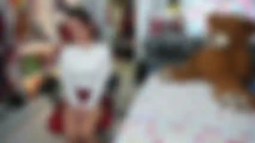 Mon jeu de rôle personnalisé le plus pervers : je suis votre secrétaire et je veux vous montrer ma gratitude parce que vous m'avez embauchée dans votre grande entreprise. Mais je sais que non seulement votre entreprise est grande, mais même votre pantalon est grand.