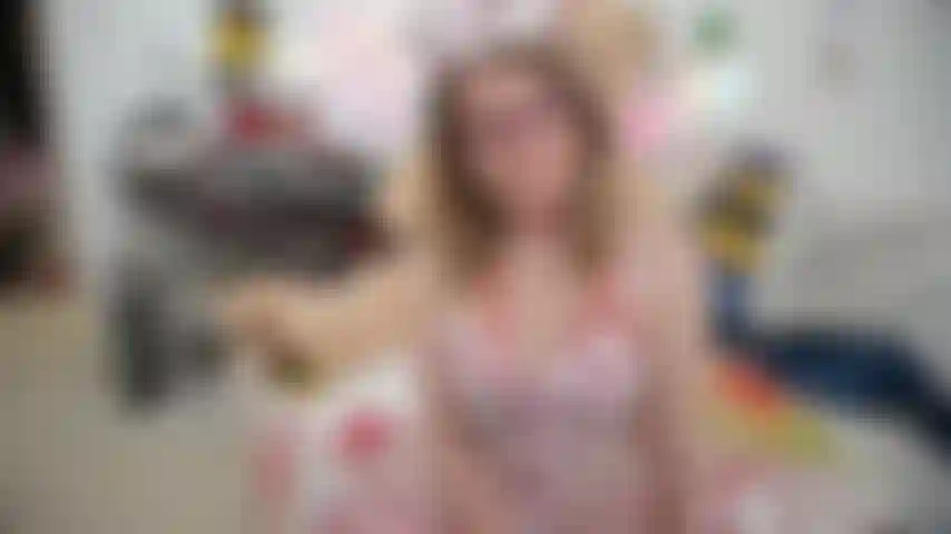 Vidéo personnalisée spéciale: une infirmière sale séduit un patient malade et le fait jouir au lieu d'attendre le médecin !!! N'essayez pas de vous retenir, vous n'y arriverez pas !