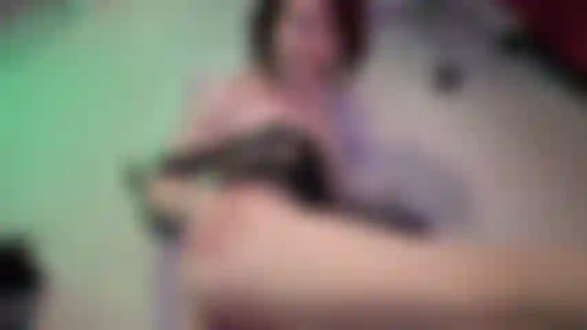 La plus récente et la plus proche du temps anal 4k! Je vais montrer mon cul de très près pendant que je le baise avec mon gode en verre préféré ! Tout ce que vous avez à faire est de profiter de ce trou serré et de jouir dedans !