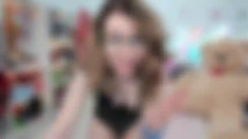 Je passe un bon moment dans un body noir et de longues bottes noires ! Veux-tu que je te dise comment fonctionne cet univers ? Ou peut-être devrions-nous parler de choses plus coquines ?