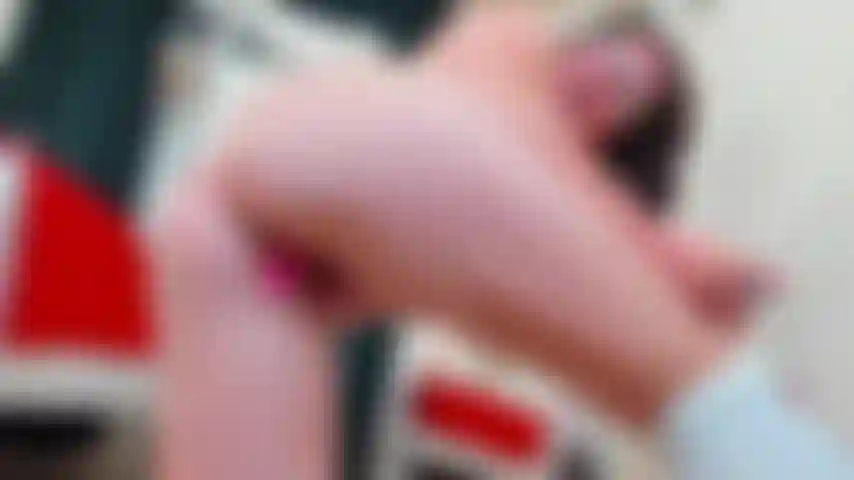 Dans mes jours les plus excités, j'aime me baiser le cul dans toutes les positions possibles et avec autant de jouets différents !