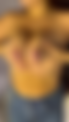 Avec des jets de lait.