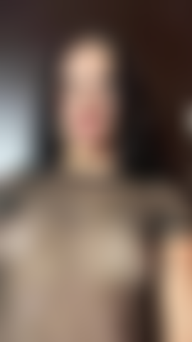 Une chemise légèrement révélatrice.