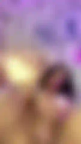 Creampie doigté la chatte.