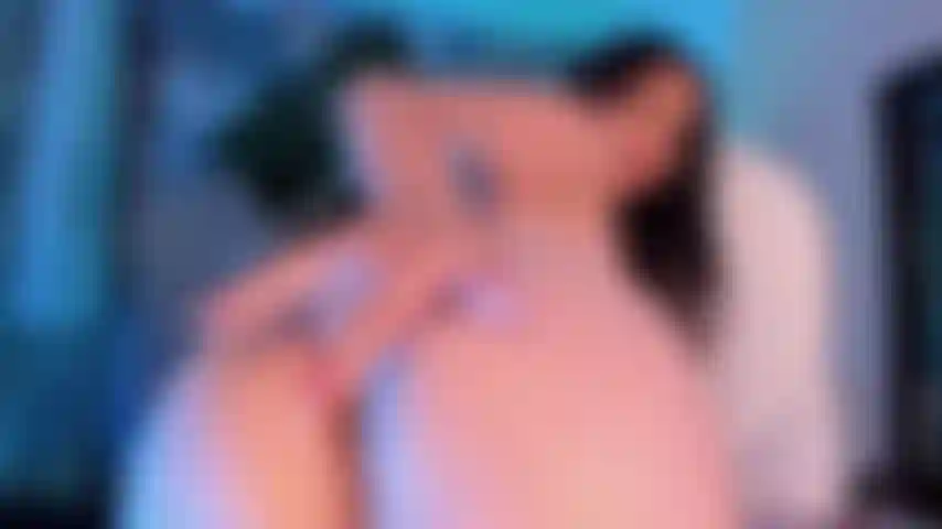 Je joue un peu avec mon trou, mon visage reflète la chaleur qu'il faisait.