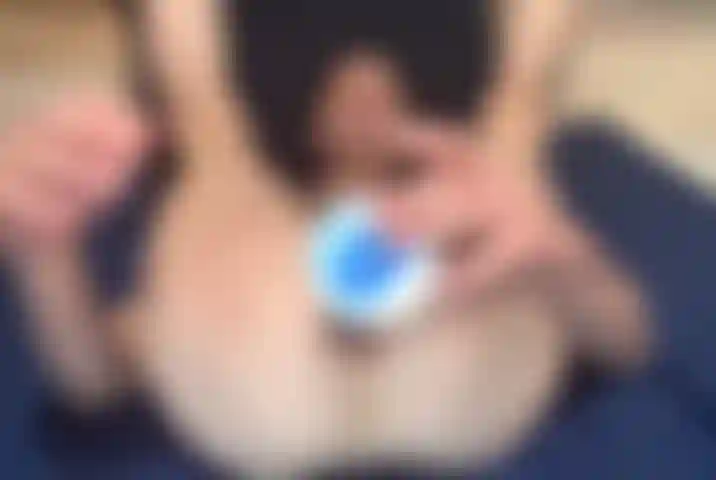 J'étire mon trou avec un plus gros jouet.