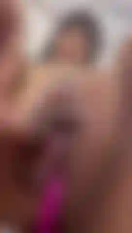 Et tu passes ta langue dans ma chatte humide.