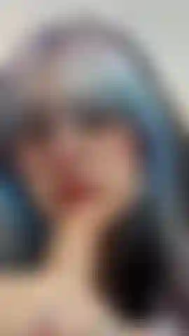 Teasing the tip of ur cock with my lips