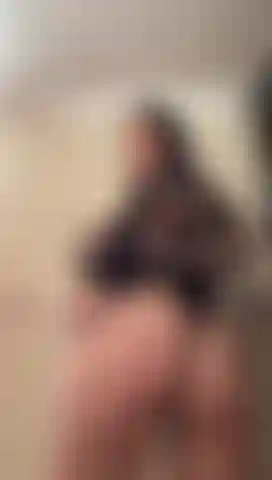 In the bathroom I can also please you, look how they bounce me