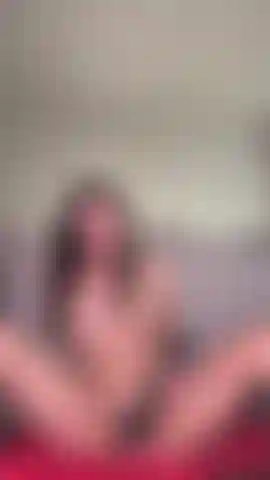 Jeu de chatte avec baguette magique.