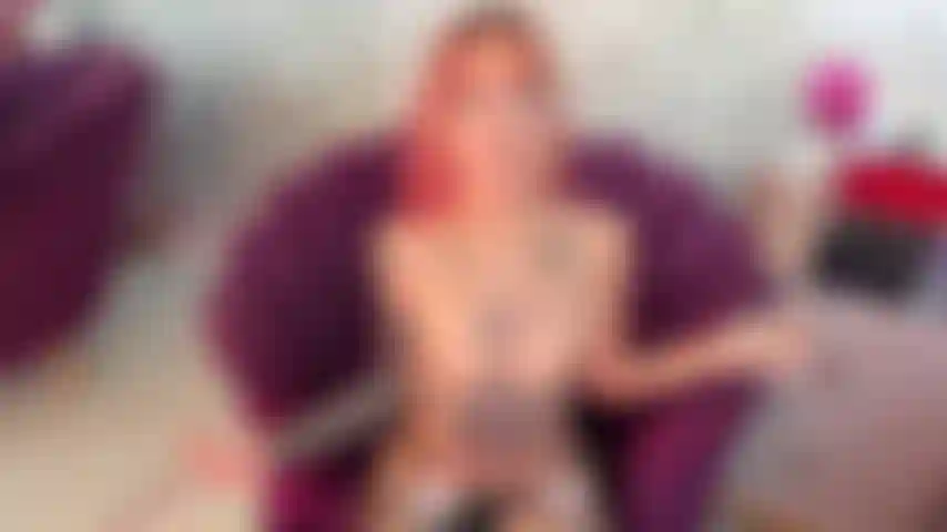 Je veux me donner entièrement à toi, et seulement à toi ; je veux que tu couvres ma chatte et mon visage de ta salive et de ton sperme.