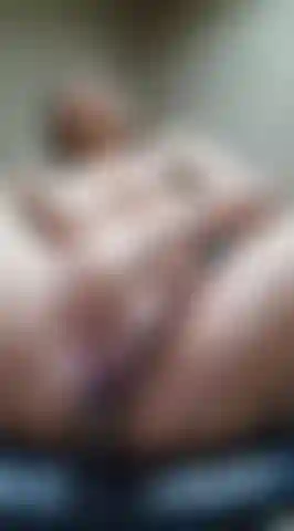 Je joue plus fort avec ma chatte.