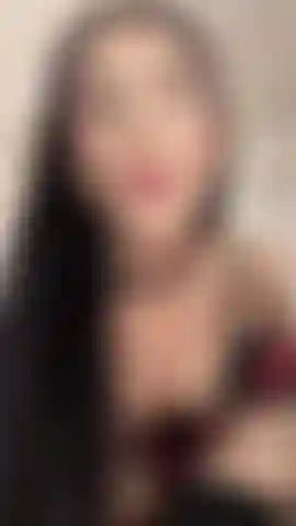 Anal profond tout en doigtant ma chatte serrée et crémeuse.