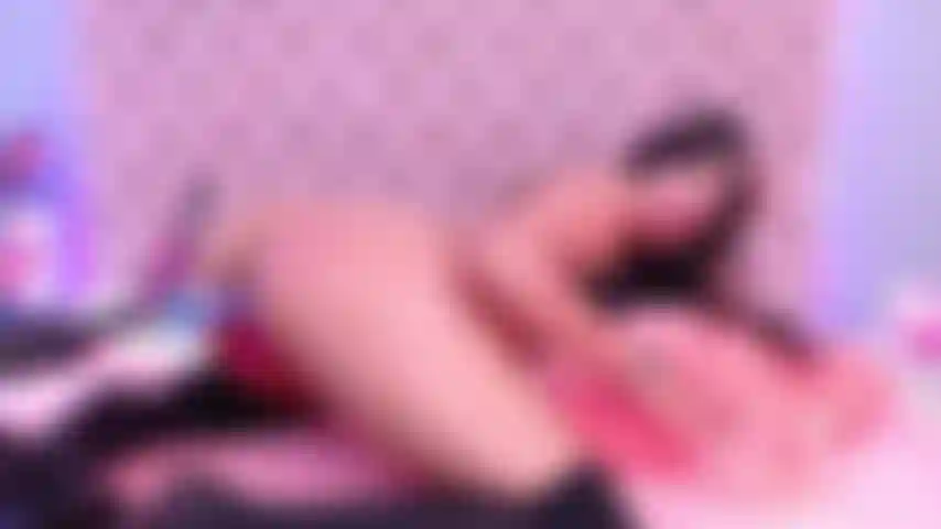 Fuckmachine, la bite palpite dans ma chatte.