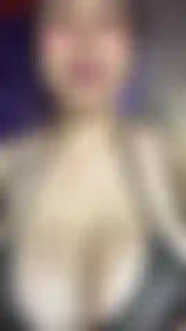 Imaginez la mettre entre ces deux-là.