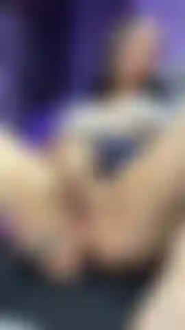 Une machine à baiser à chatte serrée.