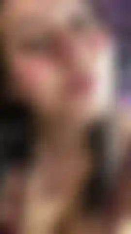 Hé, mes yeux sont là-haut hehe.