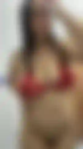 On me touche dans la salle de bain.