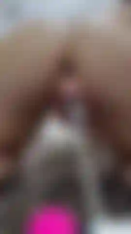 Ma chatte et mon cul ne peuvent supporter la tension d'une double pénétration qui vous rendra fou.